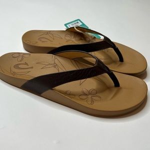 NWT size 9 OluKai Kipe’a Dark Java leather sandals